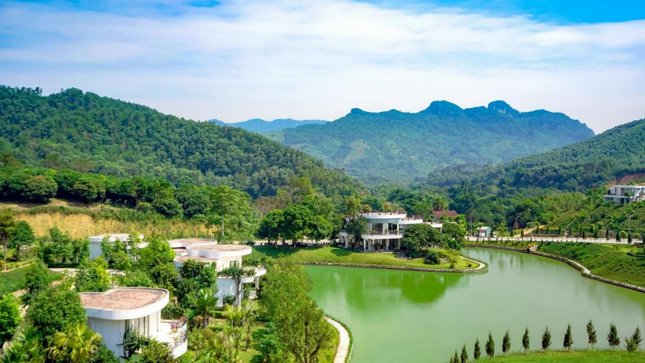 Biệt thự hướng núi tại Ivory Villas and Resort Hòa Bình